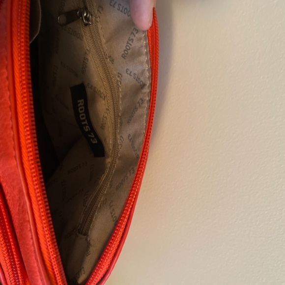 Roots Crossover Handbag Purse - Picture 2 of 4